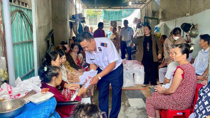 Công đoàn Chi nhánh Tây Nam Bộ thực hiên công tác ASXH